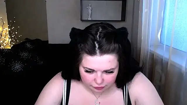 Emily Mo online show from March 2025 09:28:01 AM