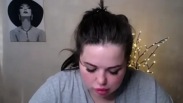 Emily Mo online show from September 2025 05:53:02 AM