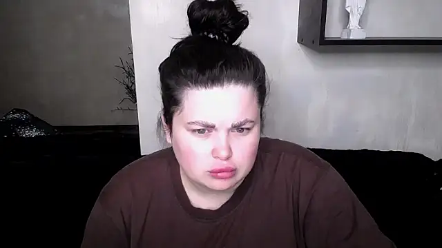 Emily Mo online show from October 2025 05:40:01 AM