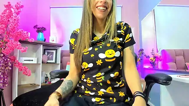 mia thompsonn  online show from November 2025 03:11:01 PM