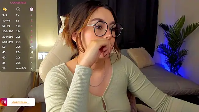 dakottaa  online show from September 2025 11:27:02 PM