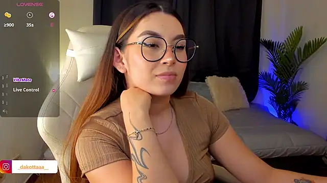 dakottaa  online show from October 2025 11:33:01 PM