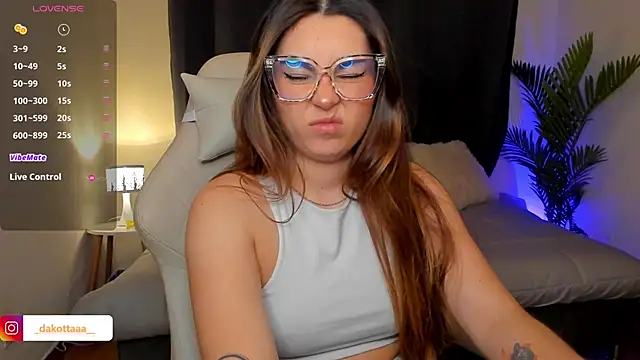 dakottaa  online show from November 2025 11:36:02 PM