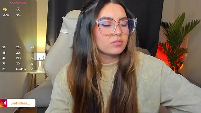 dakottaa  online show from April 2026 11:33:02 PM