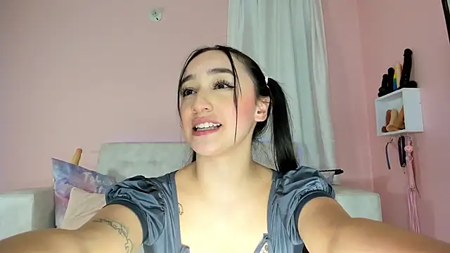 Snapshot of tinysara chatting on February 2025 09:47:02 PM tinysara online show from February 2025 09:47:02 PM