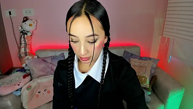 tinysara online show from May 2026 04:36:01 PM
