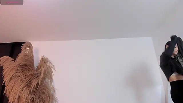 charlottewhitte online show from February 2025 11:03:01 AM