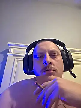 Snapshot of BigDickWorster chatting on November 2025 07:08:01 AM BigDickWorster online show from November 2025 07:08:01 AM