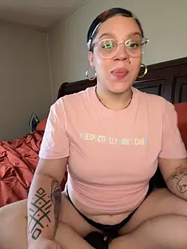 QueenNuttCollector online show from September 2025 04:07:02 PM