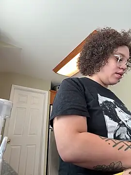 QueenNuttCollector online show from February 2026 05:07:02 PM