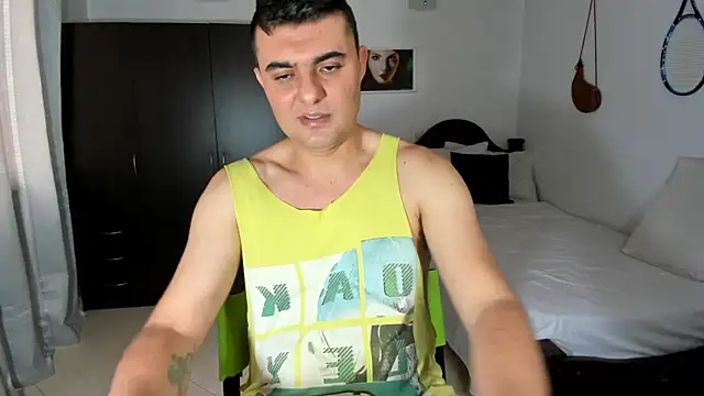 Snapshot of andrhes_baby chatting on December 2024 01:33:02 PM andrhes baby online show from December 2024 01:33:02 PM