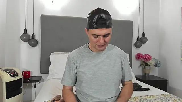 Snapshot of andrhes_baby chatting on November 2025 08:58:01 PM andrhes baby online show from November 2025 08:58:01 PM