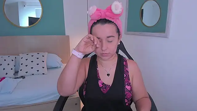 izaro22 online show from March 2025 12:14:02 PM