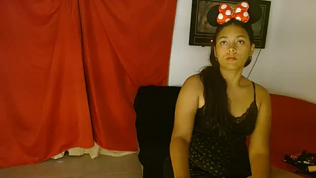 Snapshot of Chiara_petterson chatting on April 2026 03:15:01 AM Chiara petterson online show from April 2026 03:15:01 AM