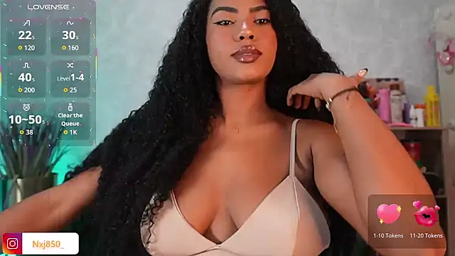 HOTBLACKANDWHITE2 online show from February 2026 08:38:01 PM