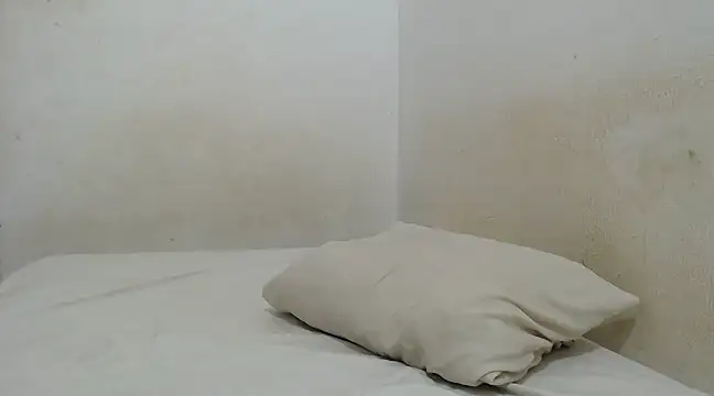 SiraJones-13 online show from December 2024 08:38:02 PM