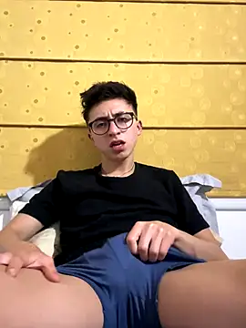 Snapshot of CamiRojas_boy chatting on September 2025 04:01:02 AM CamiRojas boy online show from September 2025 04:01:02 AM