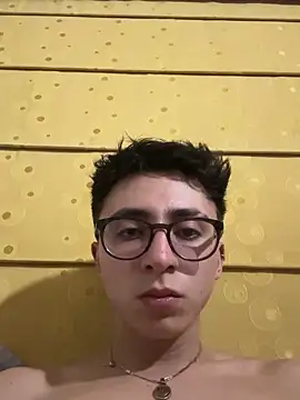 Snapshot of CamiRojas_boy chatting on September 2025 03:30:02 AM CamiRojas boy online show from September 2025 03:30:02 AM