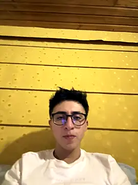 Snapshot of CamiRojas_boy chatting on September 2025 04:29:01 AM CamiRojas boy online show from September 2025 04:29:01 AM