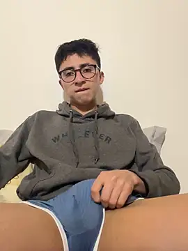 Snapshot of CamiRojas_boy chatting on October 2025 04:11:01 AM CamiRojas boy online show from October 2025 04:11:01 AM