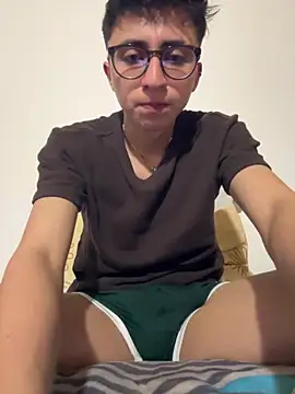Snapshot of CamiRojas_boy chatting on October 2025 04:12:01 AM CamiRojas boy online show from October 2025 04:12:01 AM