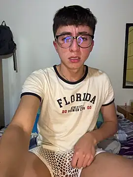 Snapshot of CamiRojas_boy chatting on June 2026 03:53:02 AM CamiRojas boy online show from June 2026 03:53:02 AM