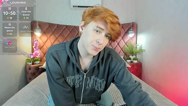 Snapshot of _YummyTony_ chatting on May 2026 07:04:01 AM YummyTony online show from May 2026 07:04:01 AM
