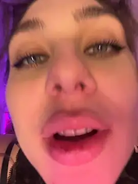 Snapshot of Your_insomniya chatting on November 2025 10:10:02 PM Your insomniya online show from November 2025 10:10:02 PM