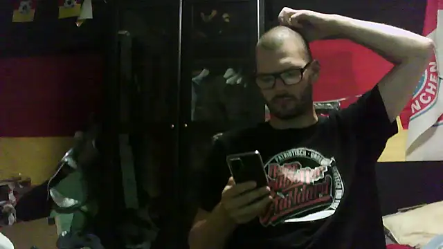 Snapshot of Die-geile-Sau chatting on September 2025 07:04:01 PM Die-geile-Sau online show from September 2025 07:04:01 PM