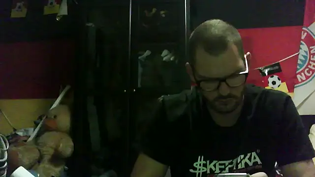 Snapshot of Die-geile-Sau chatting on October 2025 08:37:02 PM Die-geile-Sau online show from October 2025 08:37:02 PM