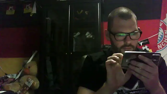 Snapshot of Die-geile-Sau chatting on October 2025 07:32:02 PM Die-geile-Sau online show from October 2025 07:32:02 PM