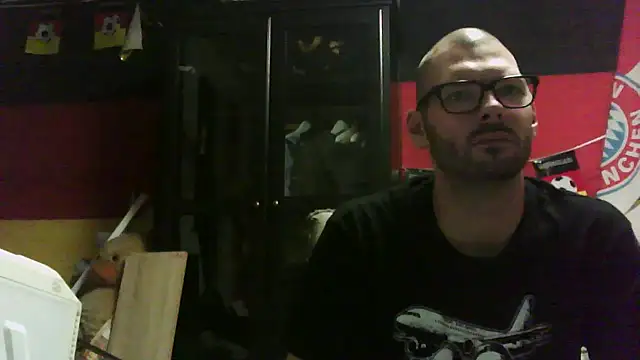 Snapshot of Die-geile-Sau chatting on October 2025 08:15:02 PM Die-geile-Sau online show from October 2025 08:15:02 PM