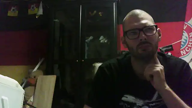 Snapshot of Die-geile-Sau chatting on October 2025 08:46:02 PM Die-geile-Sau online show from October 2025 08:46:02 PM