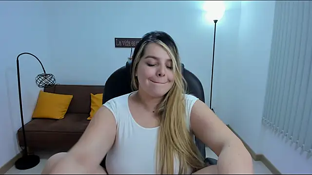 camiilaa1 online show from February 2025 07:59:01 AM