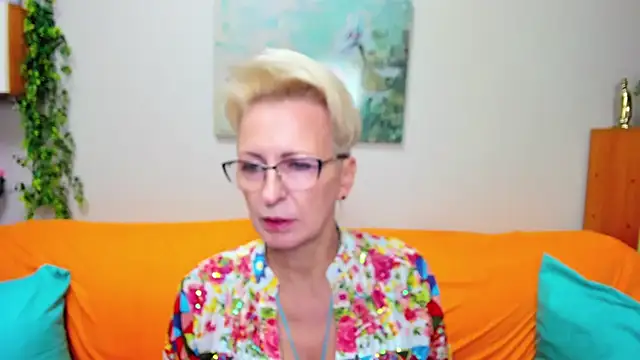 iamyourdream89 online show from October 2025 01:10:01 PM