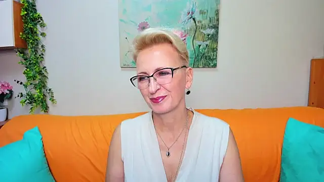 iamyourdream89 online show from November 2025 11:32:02 AM