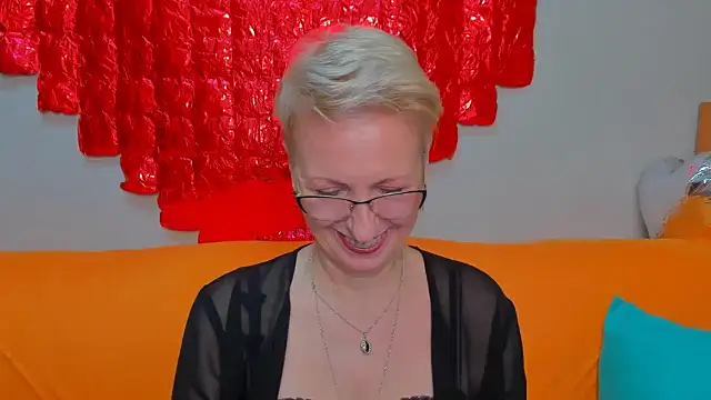 iamyourdream89 online show from February 2026 12:32:02 PM