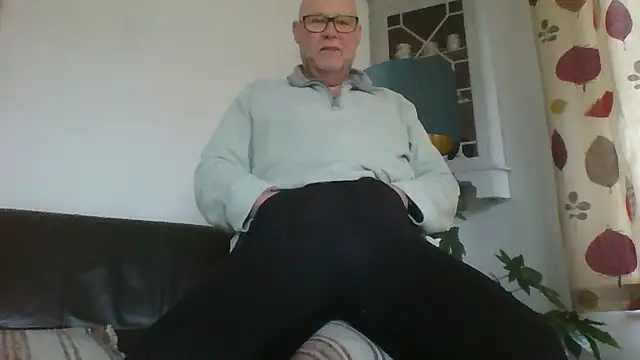 Snapshot of Tempted1973 chatting on February 2026 02:09:02 PM Tempted1973 online show from February 2026 02:09:02 PM