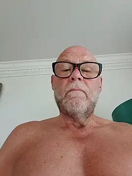 Snapshot of Tempted1973 chatting on May 2026 05:16:02 AM Tempted1973 online show from May 2026 05:16:02 AM