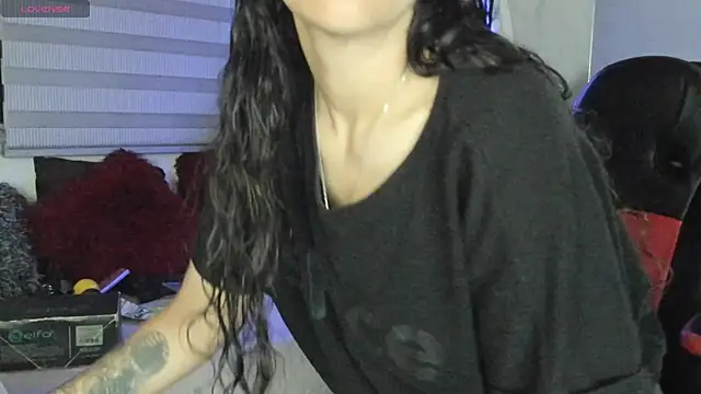 Snapshot of natasha_logan_ chatting on May 2026 04:07:02 AM natasha logan online show from May 2026 04:07:02 AM