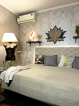 Snapshot of StripBianka chatting on December 2025 08:01:02 AM StripBianka online show from December 2025 08:01:02 AM