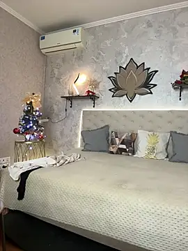 Snapshot of StripBianka chatting on December 2025 06:19:01 AM StripBianka online show from December 2025 06:19:01 AM