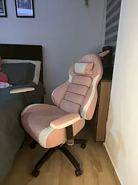 Snapshot of crystal_bunny7 chatting on December 2024 03:26:01 AM crystal bunny7 online show from December 2024 03:26:01 AM