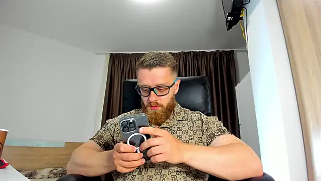 Snapshot of Findom_guy chatting on June 2026 04:13:02 PM Findom guy online show from June 2026 04:13:02 PM