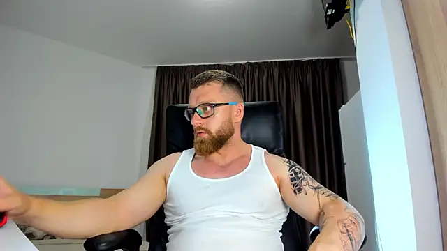 Snapshot of Findom_guy chatting on June 2026 05:04:02 PM Findom guy online show from June 2026 05:04:02 PM