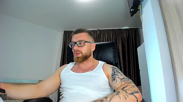 Snapshot of Findom_guy chatting on June 2026 04:33:02 PM Findom guy online show from June 2026 04:33:02 PM