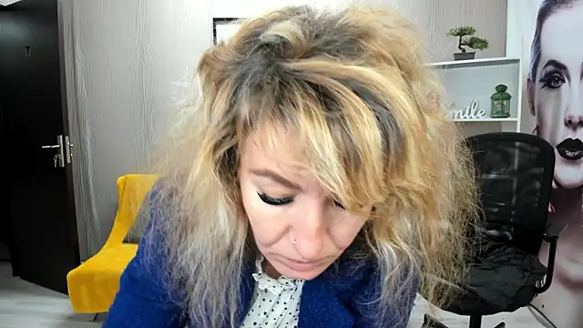 Cassandra Hotty online show from October 2025 02:45:01 AM