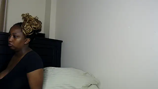 NIKKIE LOVE online show from February 2026 11:20:01 PM