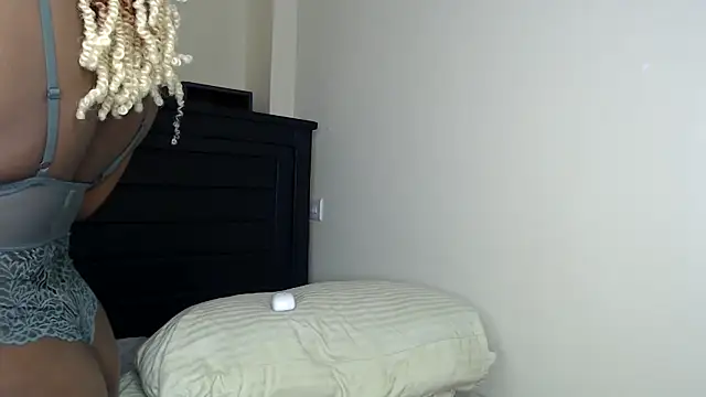 NIKKIE LOVE online show from February 2026 08:59:02 AM