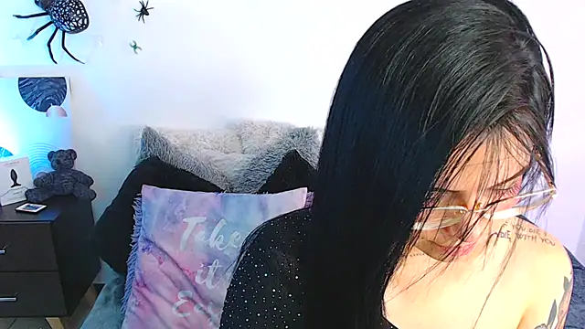 Isa Maiden1 online show from October 2025 02:56:02 PM